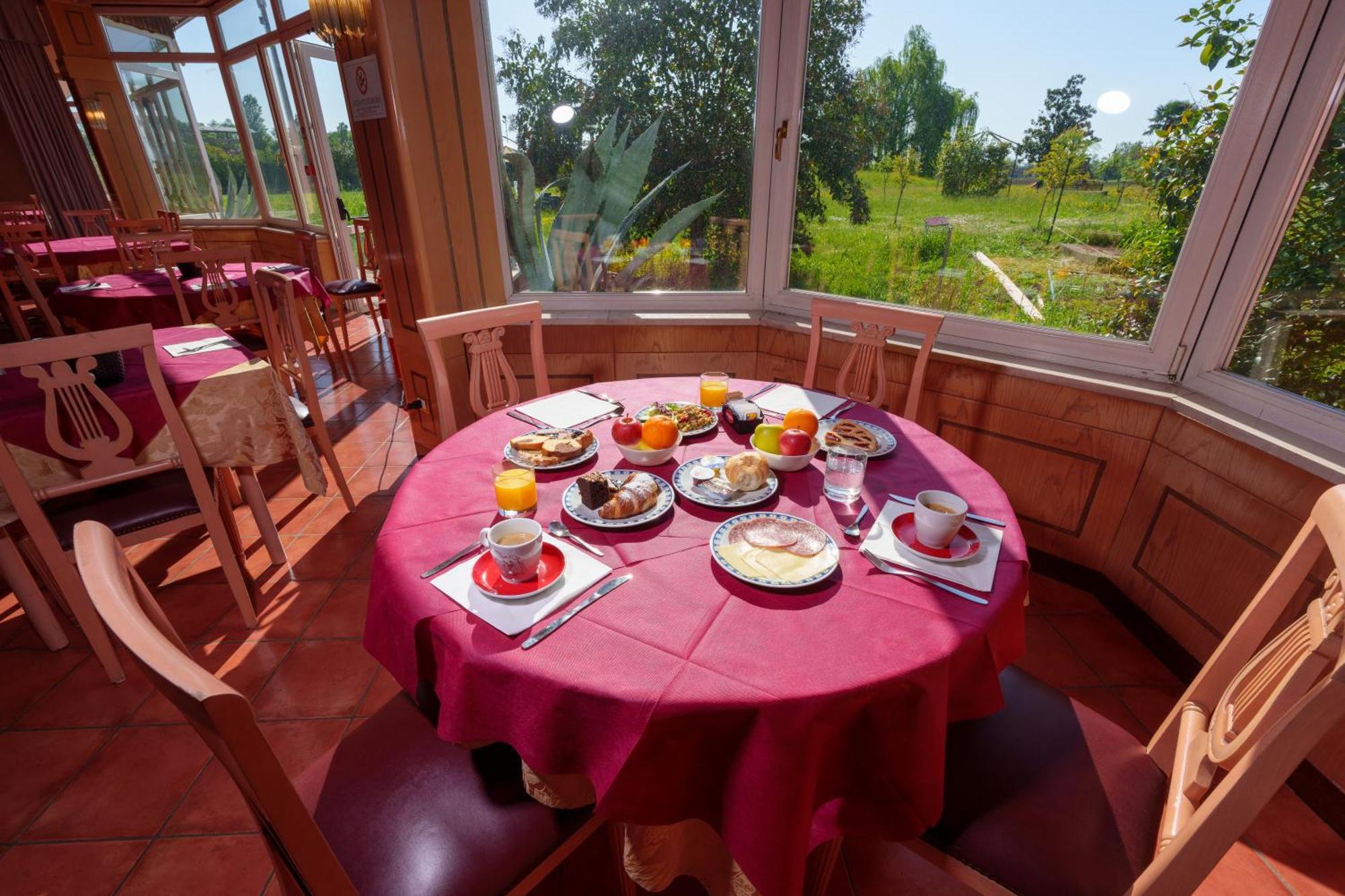 Hotel Villa Strassoldo "Ex Attianese Hotel Restaurant" Cervignano del Friuli Exteriér fotografie